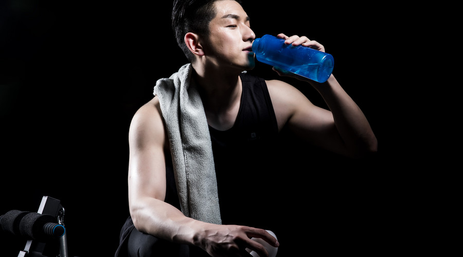 世界杯为了让比赛更精彩,居然“强制”运动员喝水