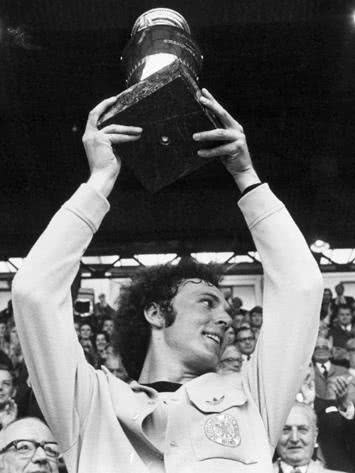 足球皇帝贝肯鲍尔欧洲杯,2002世界杯德国足球皇帝贝肯鲍尔