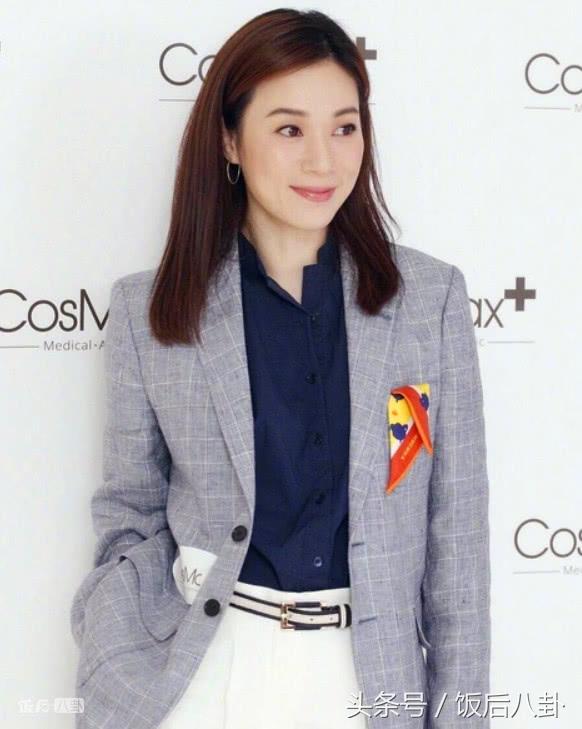 黎姿颜值巅峰笑容迷人,47岁黎姿素颜不老