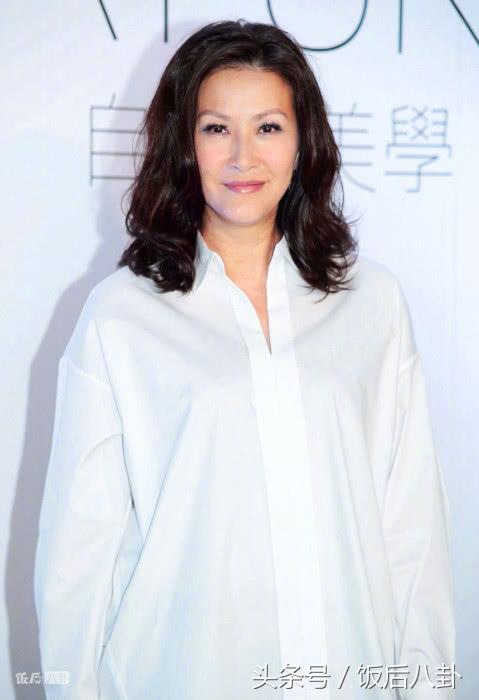 黎姿颜值巅峰笑容迷人,47岁黎姿素颜不老