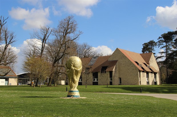 被世界公认为“浪漫之都”，城中小镇竟还藏着一个“足球摇篮”