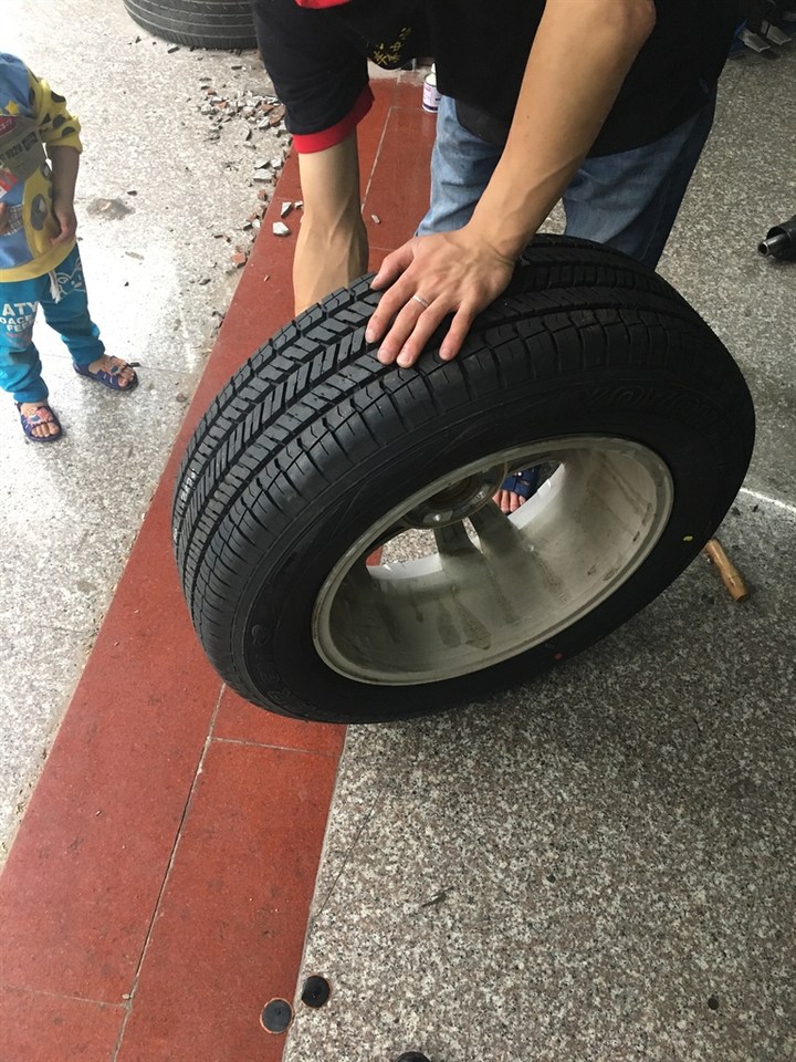 长安cs75plus轮胎爆胎,长安cs75爆胎怎么回事