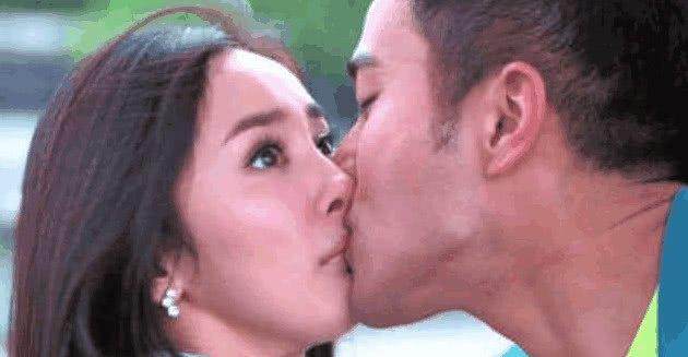 拍吻戏时，明星万一起了生理反应了怎么办？导演的这招真狠！