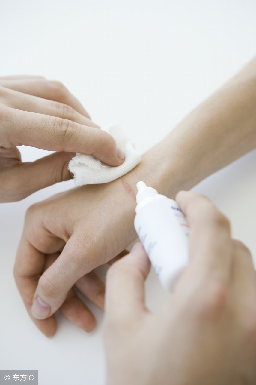 憋成内伤之余，为了孩子，作为家长，我们还得学会处理小擦伤