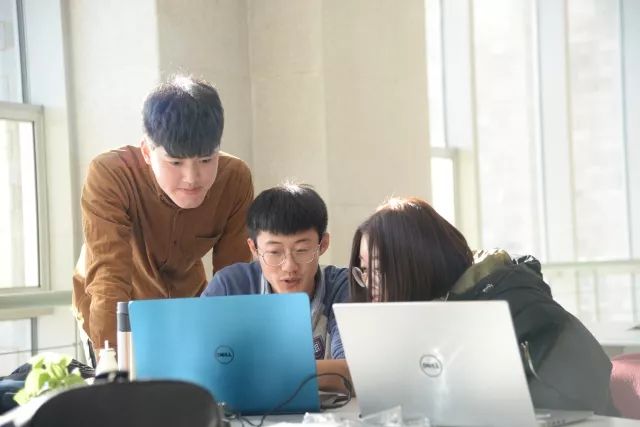 一组无比“骄傲”的表情包，请查收！