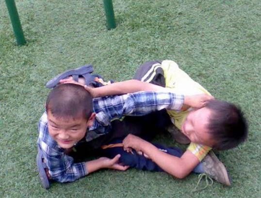 当你的孩子被打时你该怎么办,如果你的孩子被打了教你2招