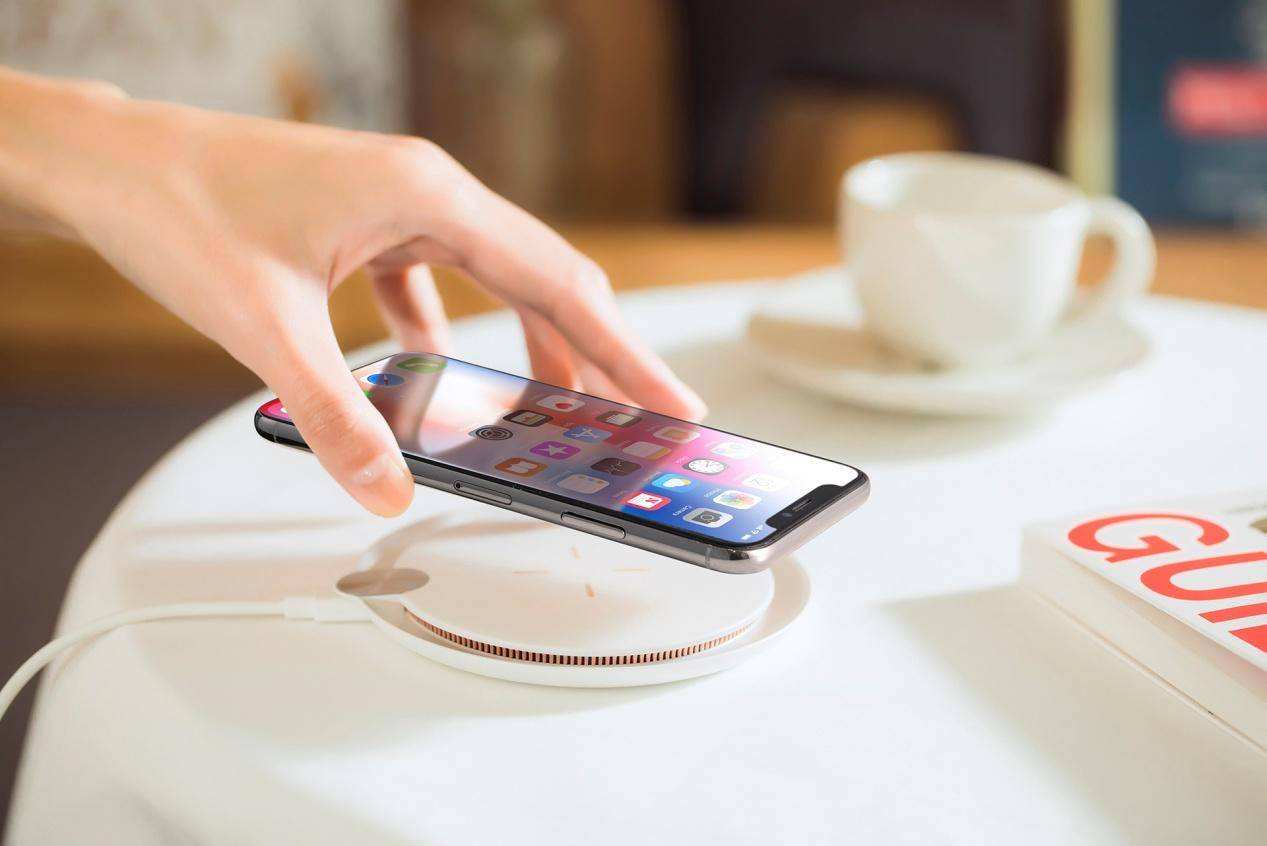 南孚开始往配件产品发展，这次来了一款89元无线充电底座