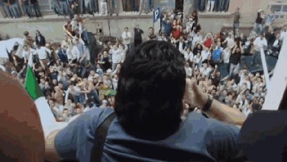 足球场上最靓的仔不接受任何反驳,足球是最好的运动不接受反驳