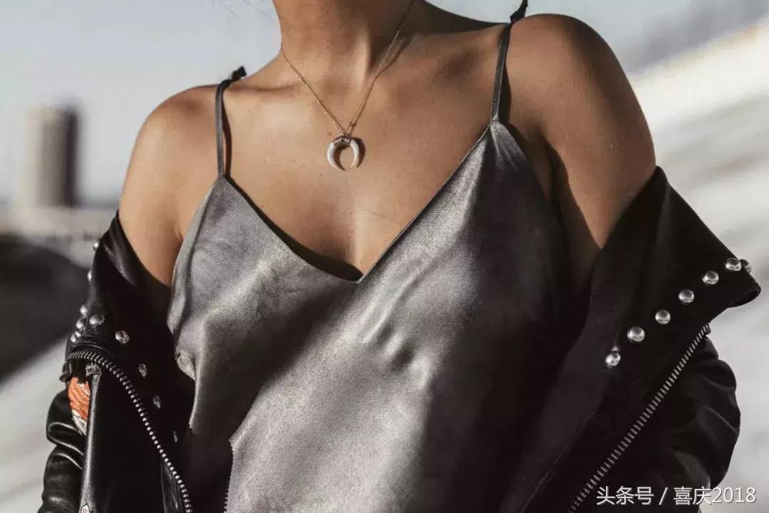 怎么把普通吊带穿的很时髦,小吊带怎么穿比较好看