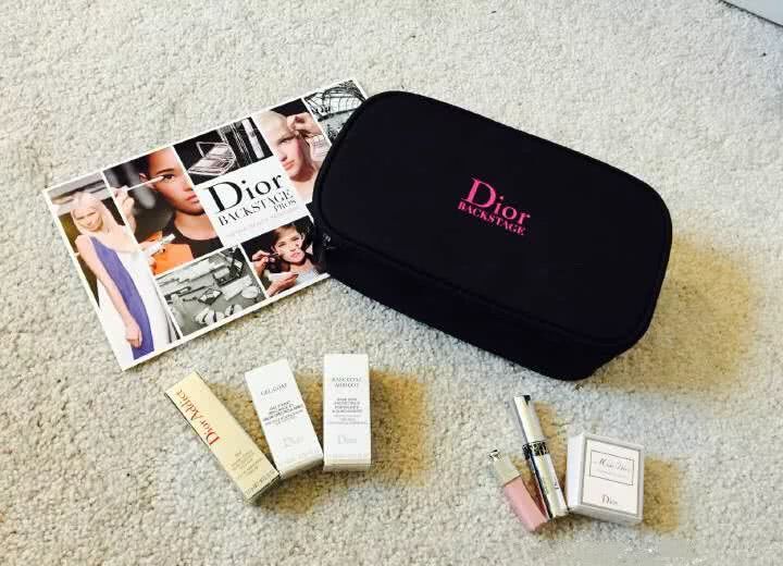 新买的皮包特别硬正常吗,新买的皮包包有异味怎么处理