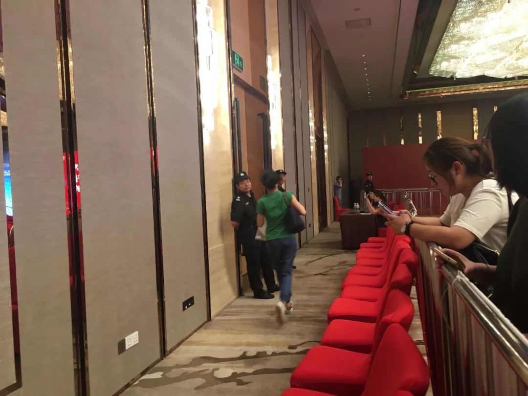 河西开盘：现场踢足球，弄错号码喊来警察，还有盘首付降至三成……