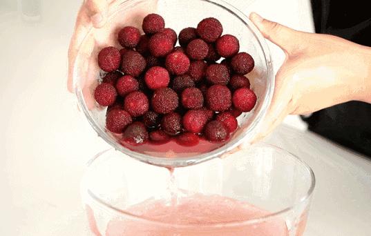 洗杨梅怎么洗虫子会跑出来,洗杨梅怎么有一层油