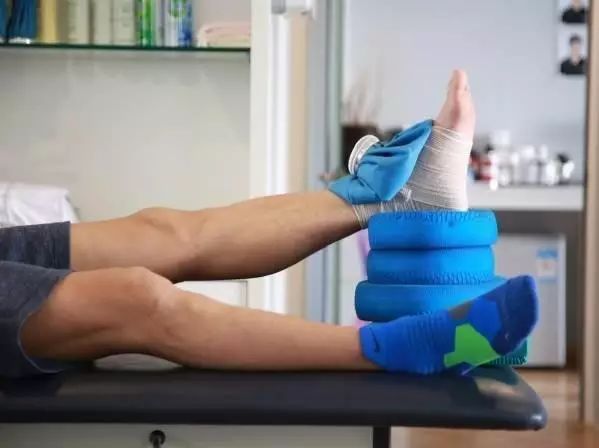 崴脚后怎么恢复训练,崴脚伤到筋怎么恢复