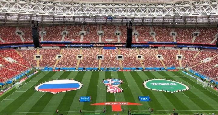 罗比威廉姆斯wearethechampions,罗比威廉姆斯世界杯开幕式竖中指