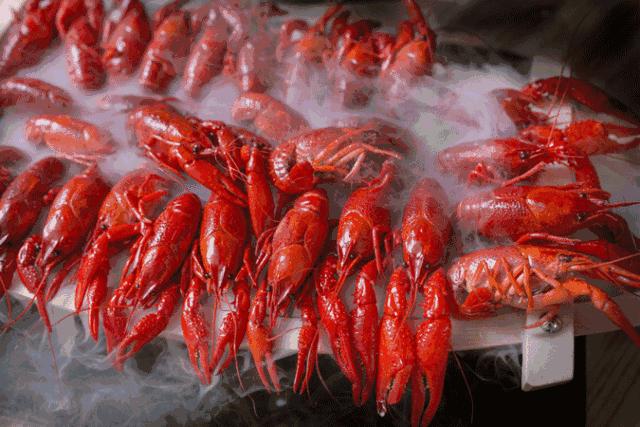 2018世界杯期间，如何正确吃小龙虾？