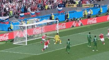 看球和看球两不误,看球喝茶两不误