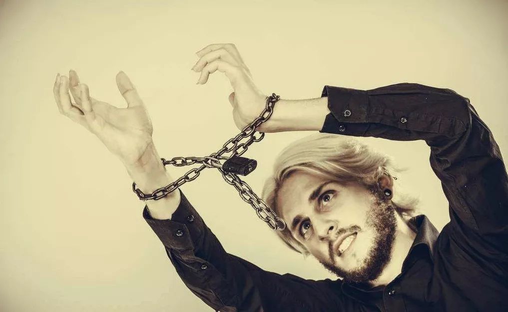 如果你抑郁说明你活在过去,如果你抑郁有什么症状