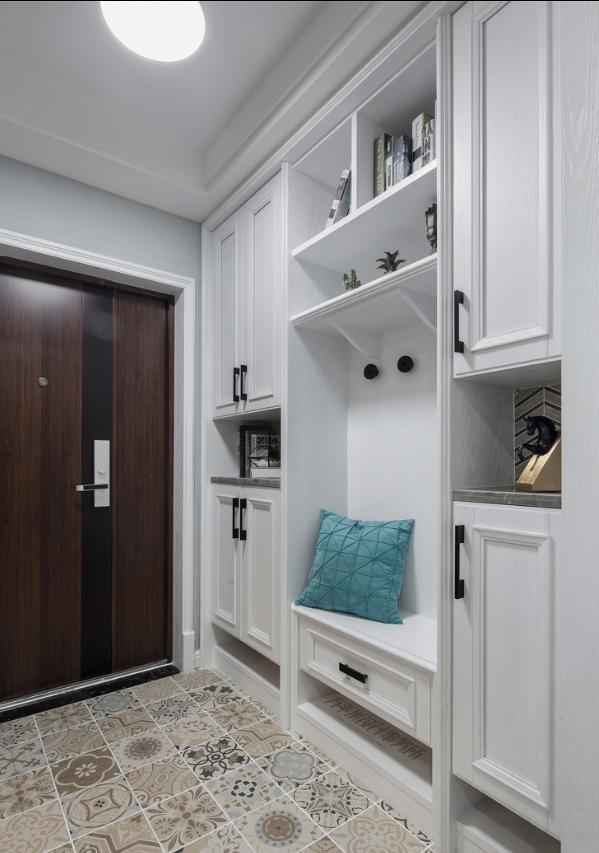 鞋柜只用来放鞋就太浪费了，看看别人家还能坐着换鞋，太实用了