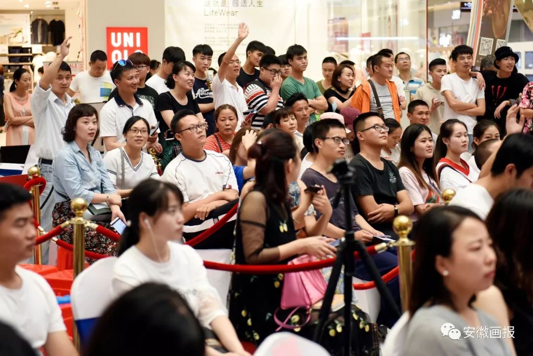 画报聚焦时刻,世界杯足球赛画报