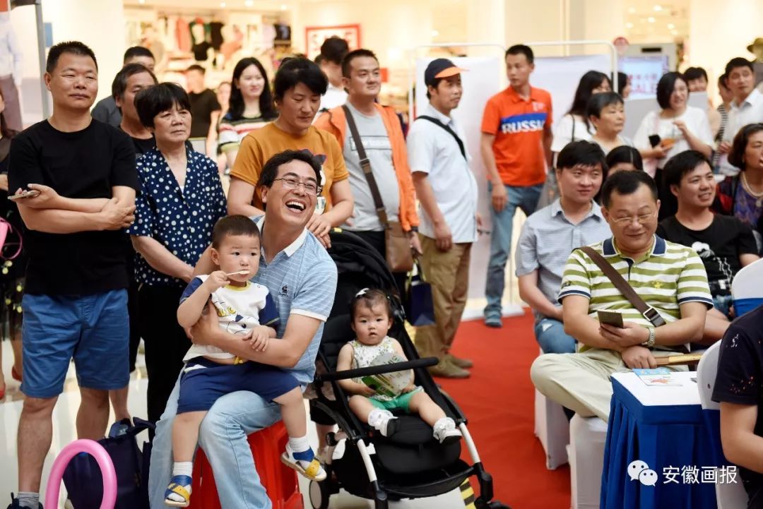 画报聚焦时刻,世界杯足球赛画报