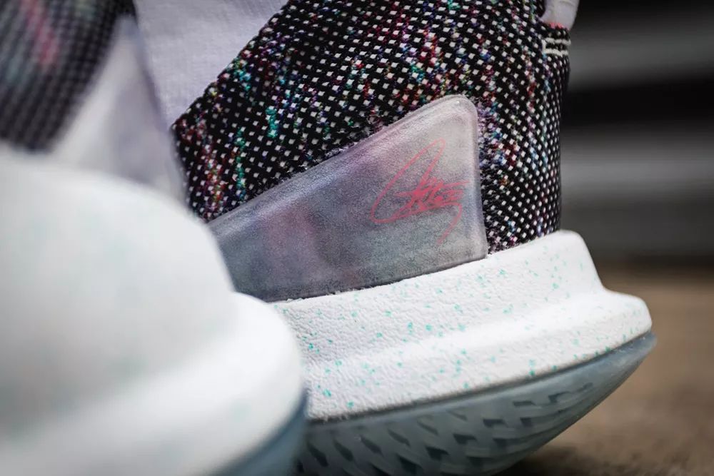 库里战靴7开箱,穿上库里专属球鞋感受极致脚感