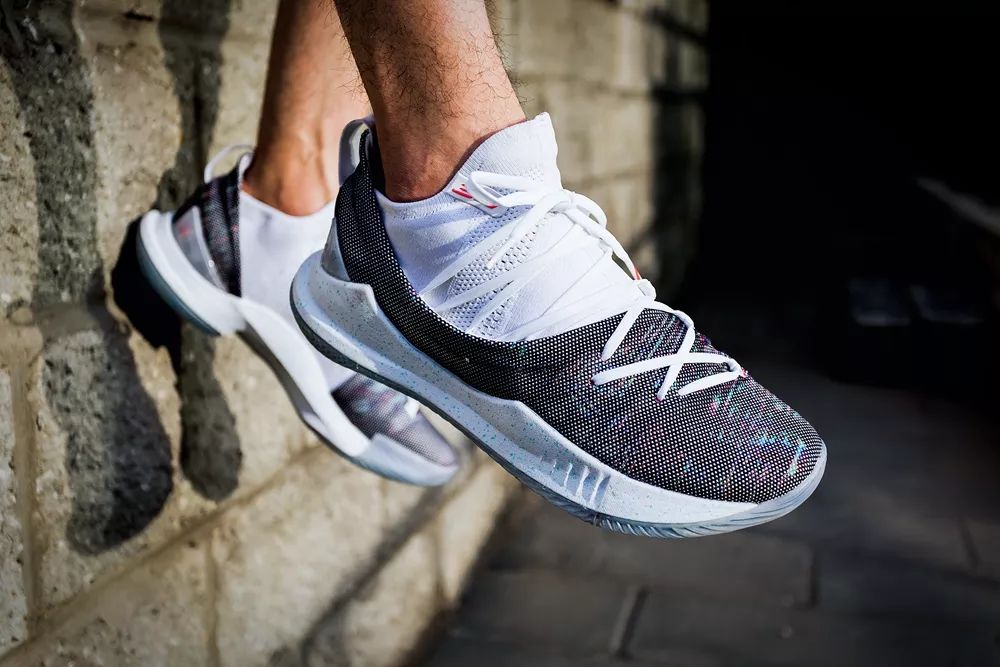 库里战靴7开箱,穿上库里专属球鞋感受极致脚感