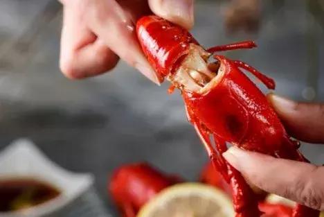 世界杯，武穴老公说中国队进一个球给我买一个LV包……