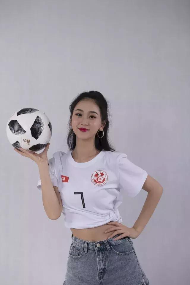 听说，好看的姑娘都在看世界杯