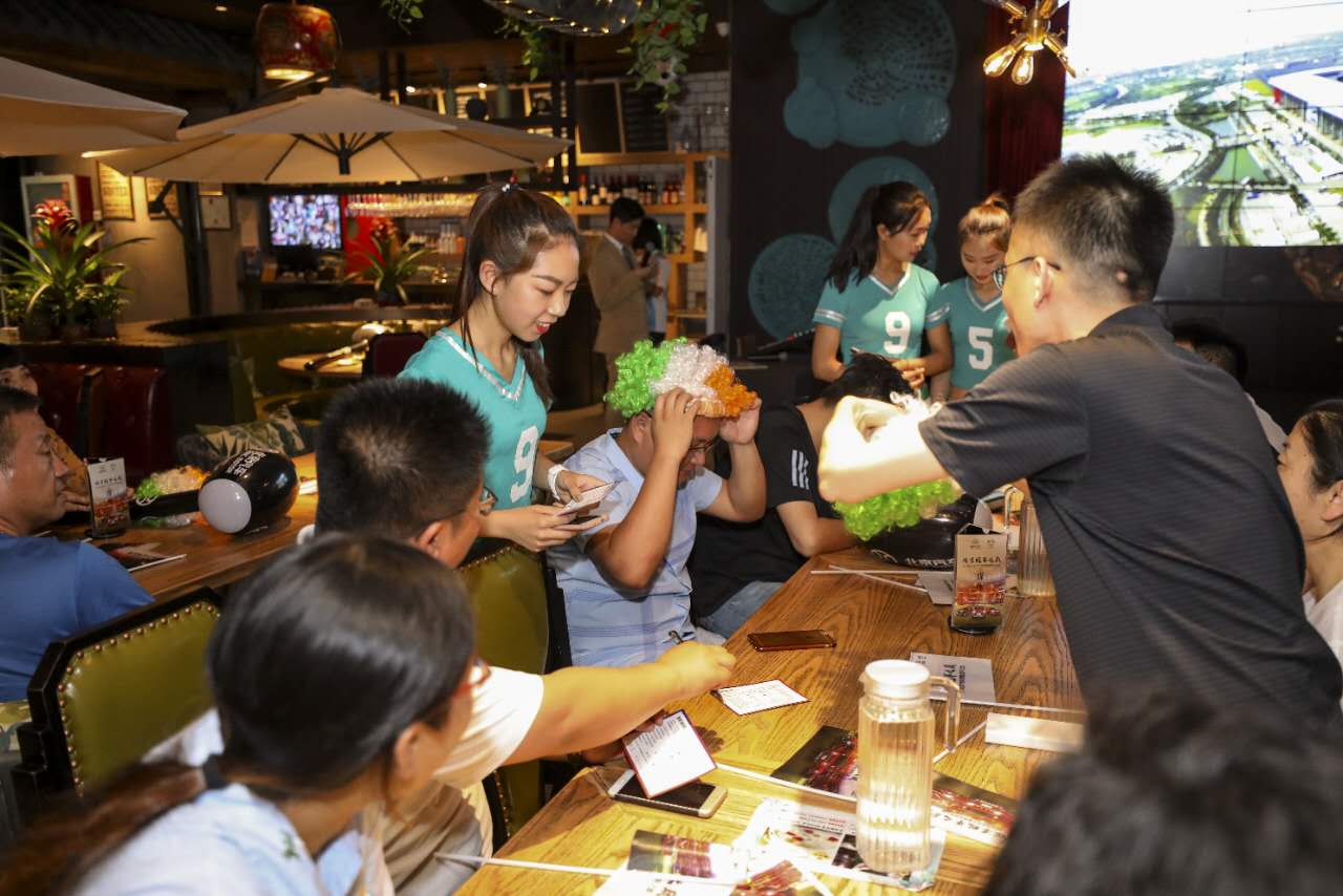 北京汽车燃情世界杯之旅登陆石家庄，众车友尽享激情狂欢夜