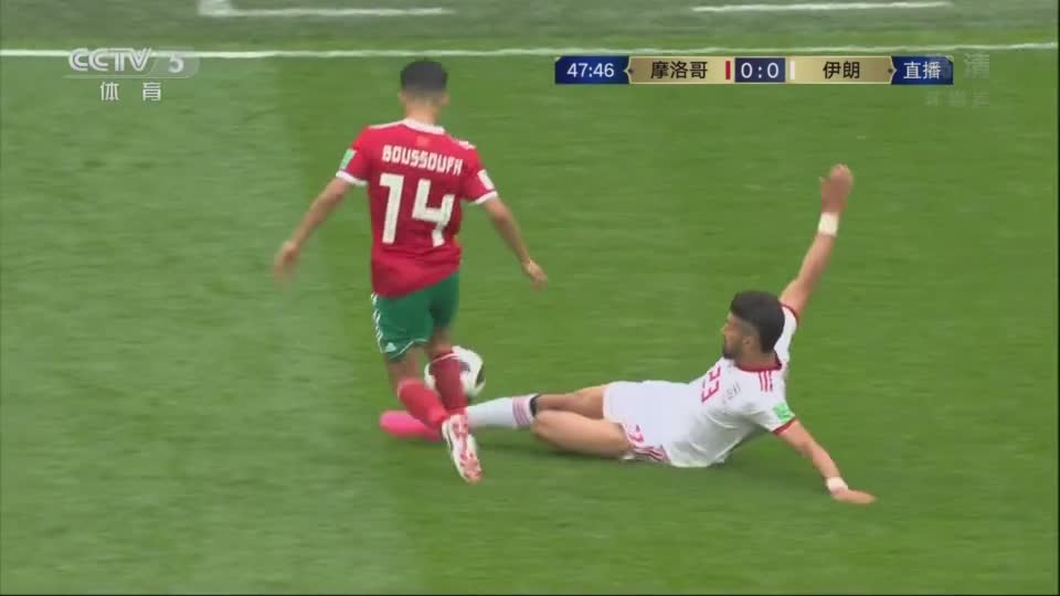 足球裁判失误挡球,足球史上最离谱的裁判