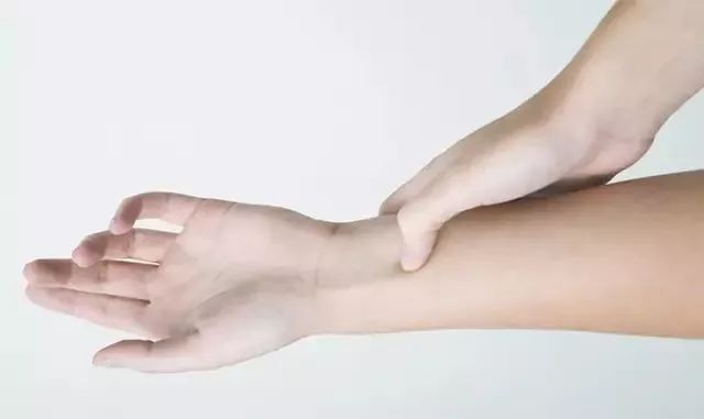 关于治疗颈椎炎的穴位,颈椎病气管炎按摩