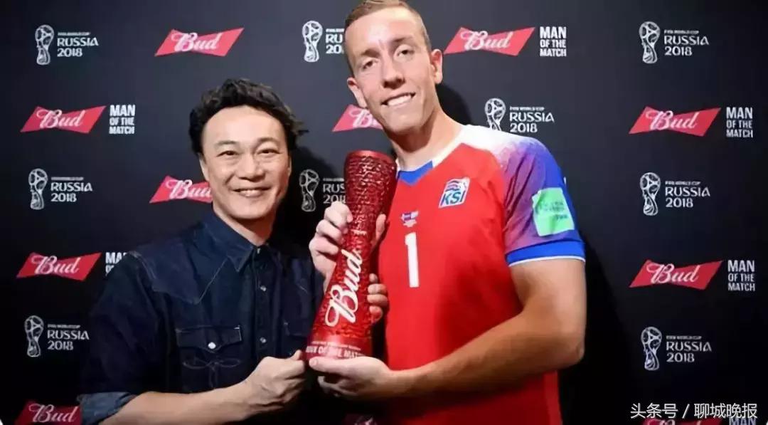 啥？梅西的点球，是被一个导演扑出来的？！球队主帅还是个牙医