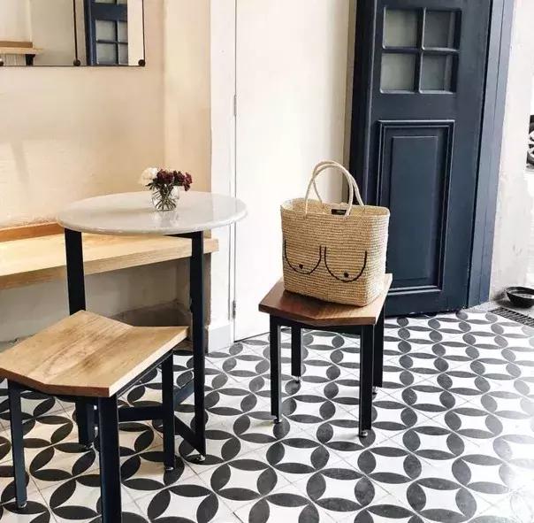 女生伪球迷看世界杯,伪球迷足球女孩