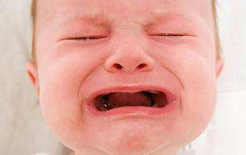 孩子摔到后脑勺怎么判断没事,小孩摔到后脑勺的正确处理方法