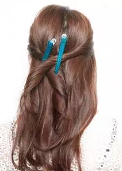 简单易懂又减龄的一款编发造型,侧编刘海编发教程简单又好看