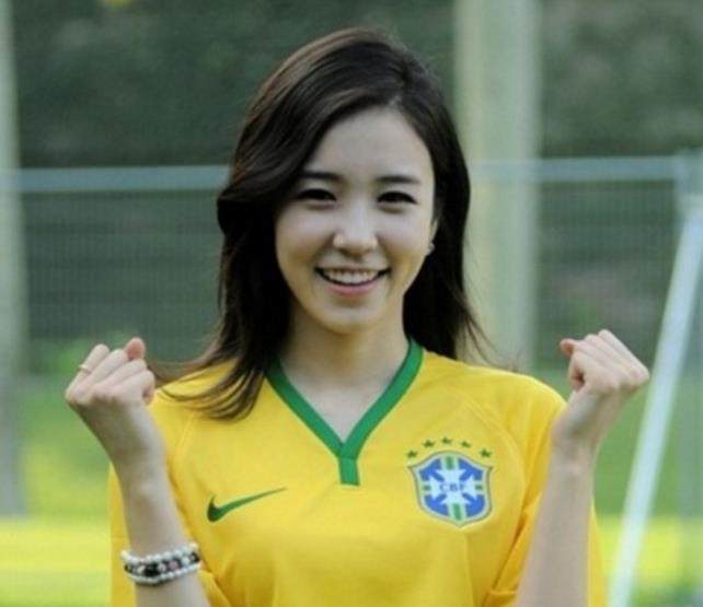 喜欢棒球、更爱足球，韩国女主播再看世界杯，网友：我想恋爱了