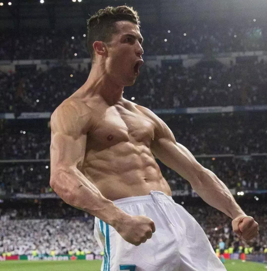 37岁的c罗满眼都是18岁时的自己,33岁的c罗创造了什么奇迹