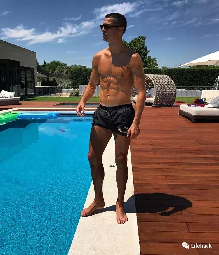 33岁的c罗依然有着20岁的身体,c罗的自律从一瓶可乐开始