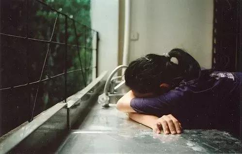 活得很怂的人都是对自己太好了,认怂活得久