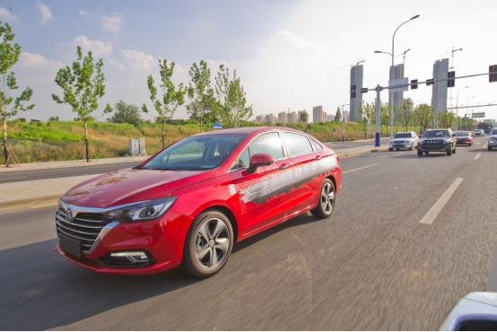 喝啤酒吃烧烤看球赛,喝啤酒开车吃烤串