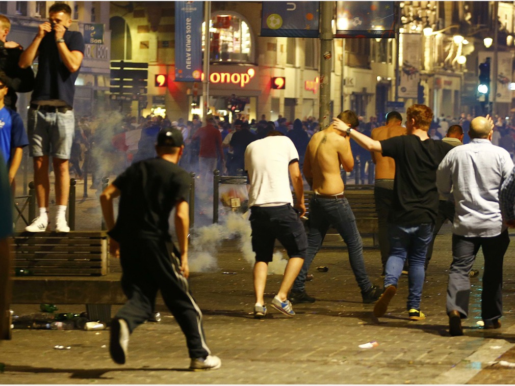 新仇旧恨卡塔尔世界杯,世界杯英国足球流氓