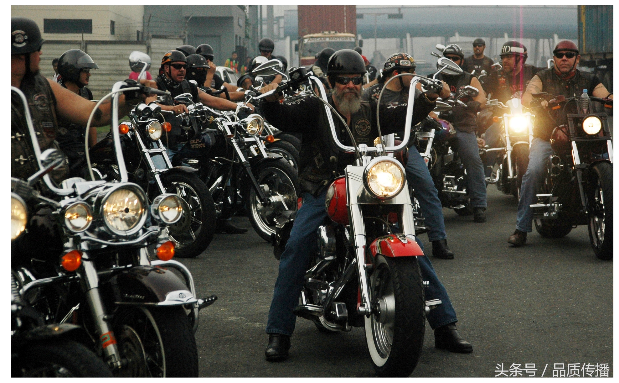 每人被俱乐部认可，哈雷俱乐部才能被社区认可，骑车、公益、成熟