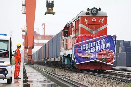 中国式世界杯,小龙虾与球迷的狂欢!