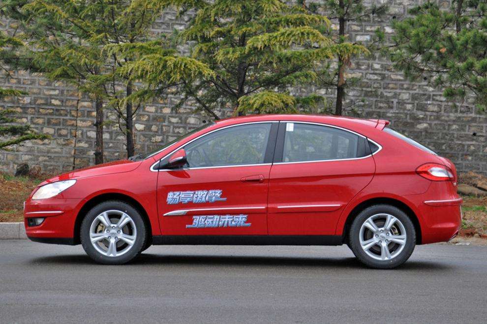 奇瑞曾经的颜值巅峰!现在看都不过时,用料扎实厚道,当年仅6万