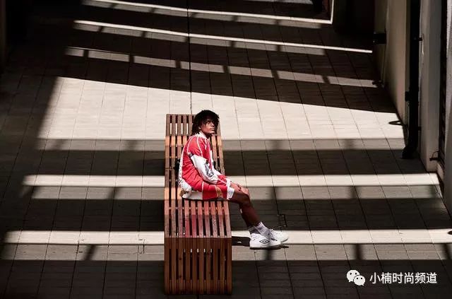 疯世足必备！6款超强‘足球主题’联名单品，让你看球赛也很潮