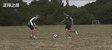 足球十大技巧秀,学会这几个足球小技巧