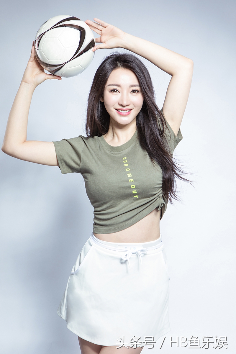 柳岩露脐装图片大全,柳岩运动装接受颜值身材双考验