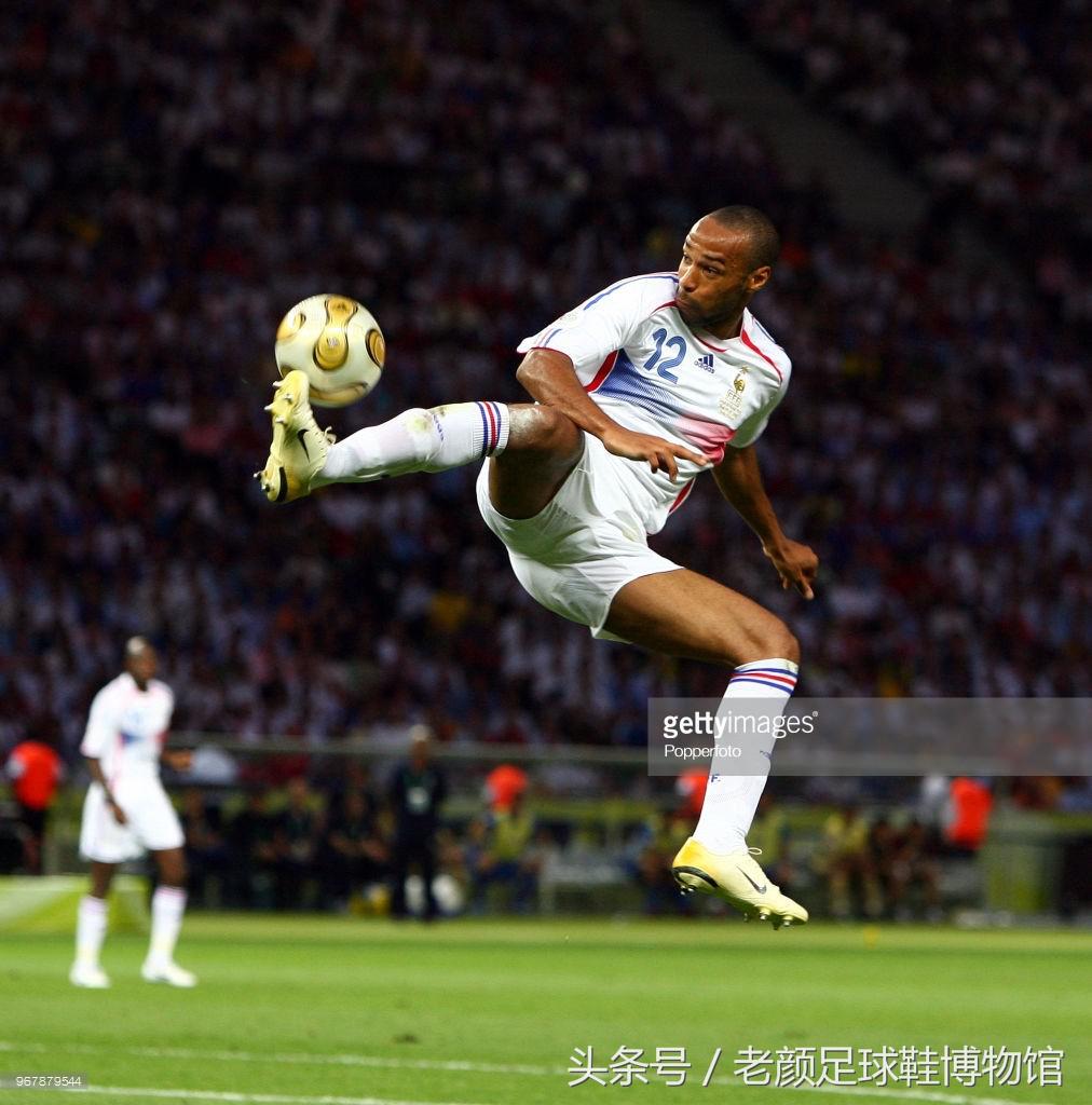 14年世界杯nike推出的足球鞋,2022世界杯各国家队足球鞋盘点