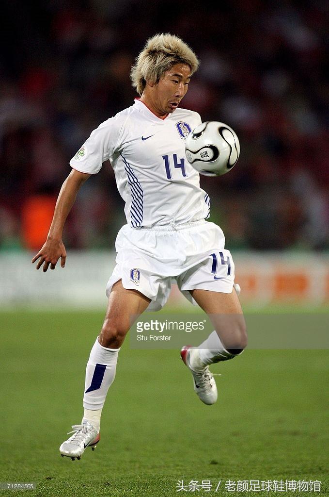 14年世界杯nike推出的足球鞋,2022世界杯各国家队足球鞋盘点