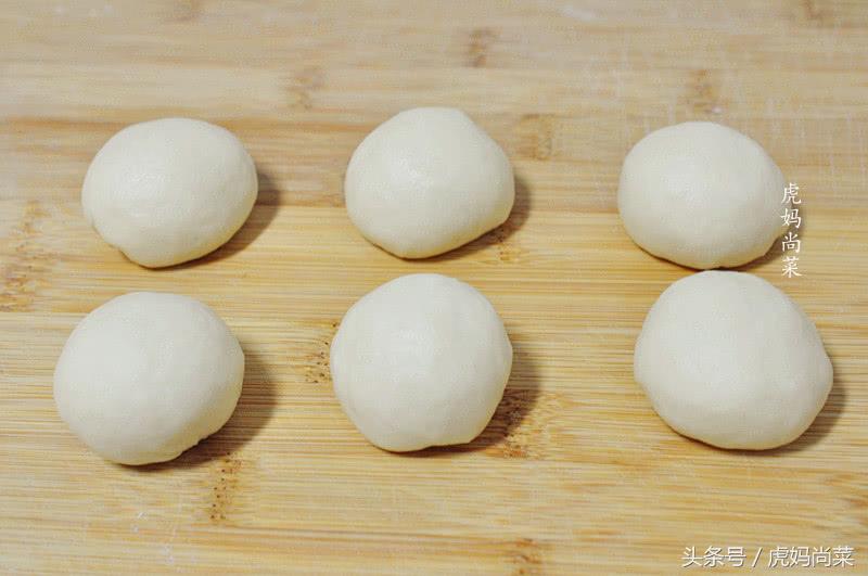 不用水，发的好，出膜快，奶香浓郁，公认的经典款面包